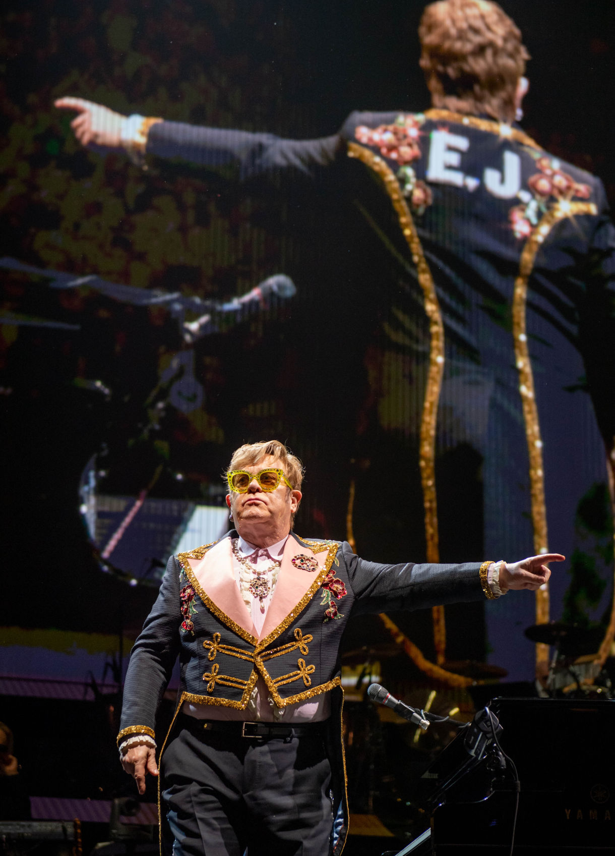 NO.eltonreview.120818.cg.15.JPG